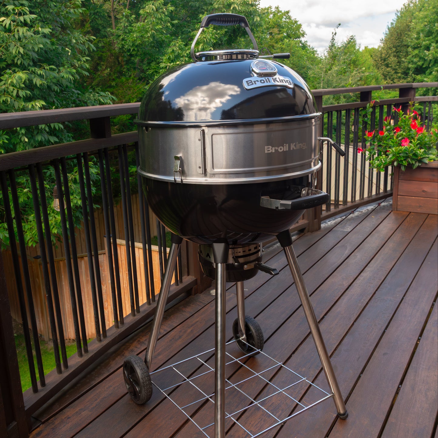 Crown Charcoal Kettle Grill – Stainless Steel Culinary Ring