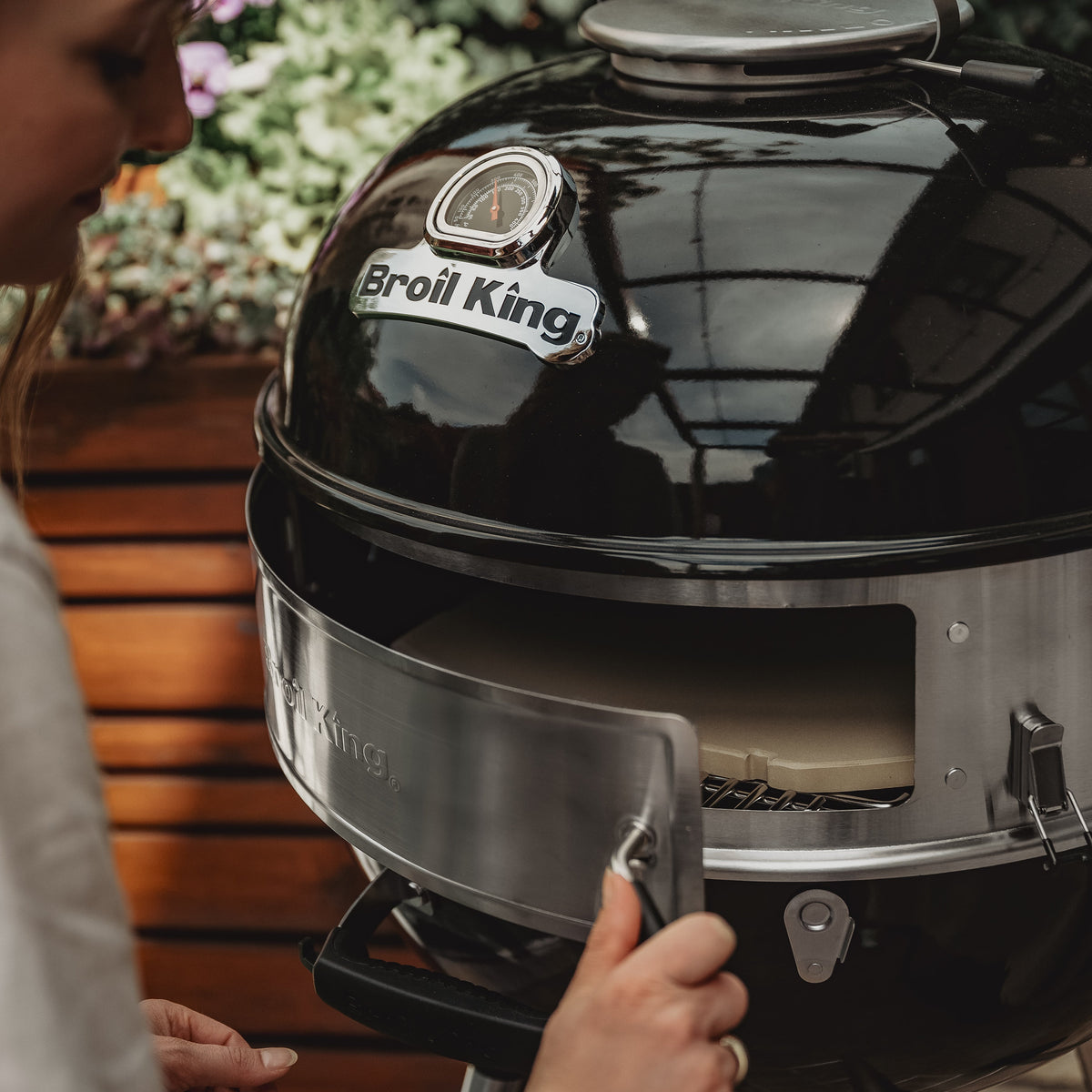 Crown Charcoal Kettle Grill – Stainless Steel Culinary Ring